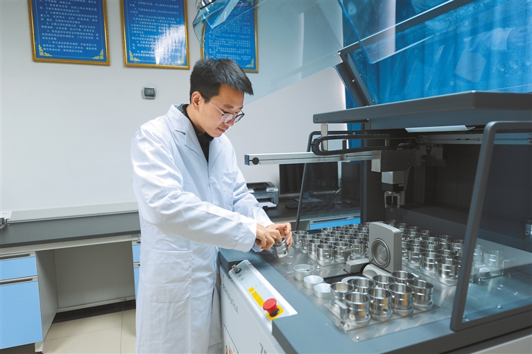 zhouh948_s.jpg