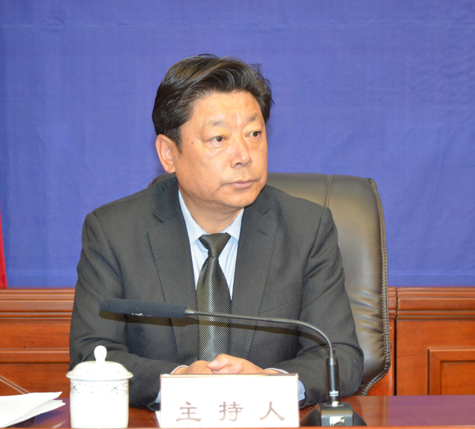 主持人：区党委宣传部巡视员、区政府新闻办主任 晋美旺措.JPG