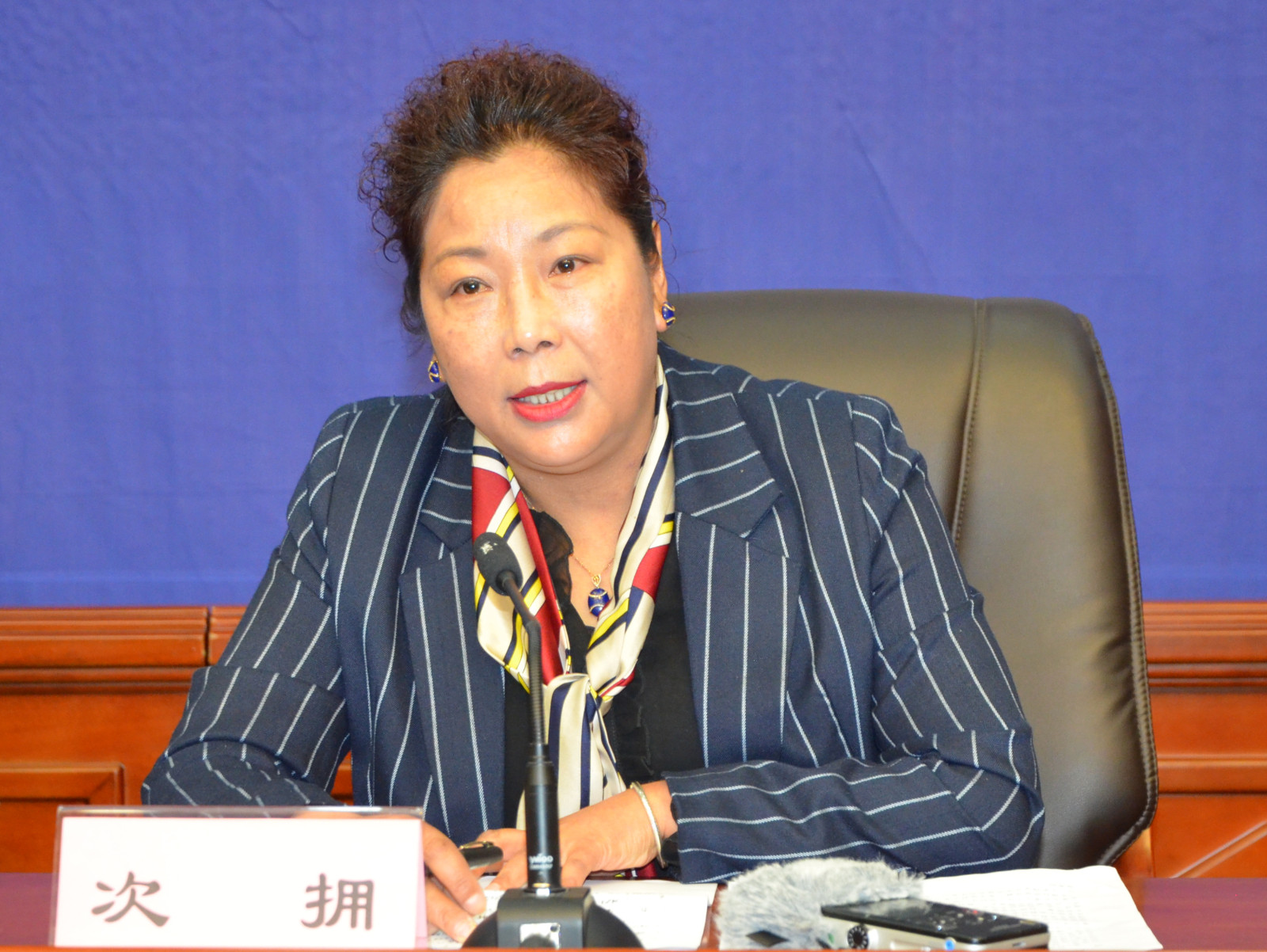 新闻发言人：拉萨市文化局党组成员、调研员 次拥.JPG