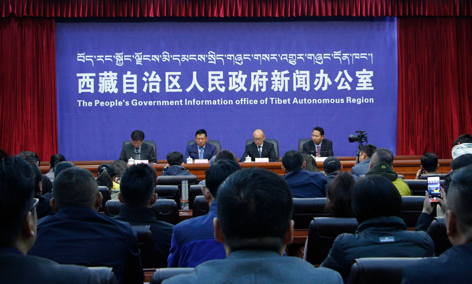 新闻发布会现场.JPG