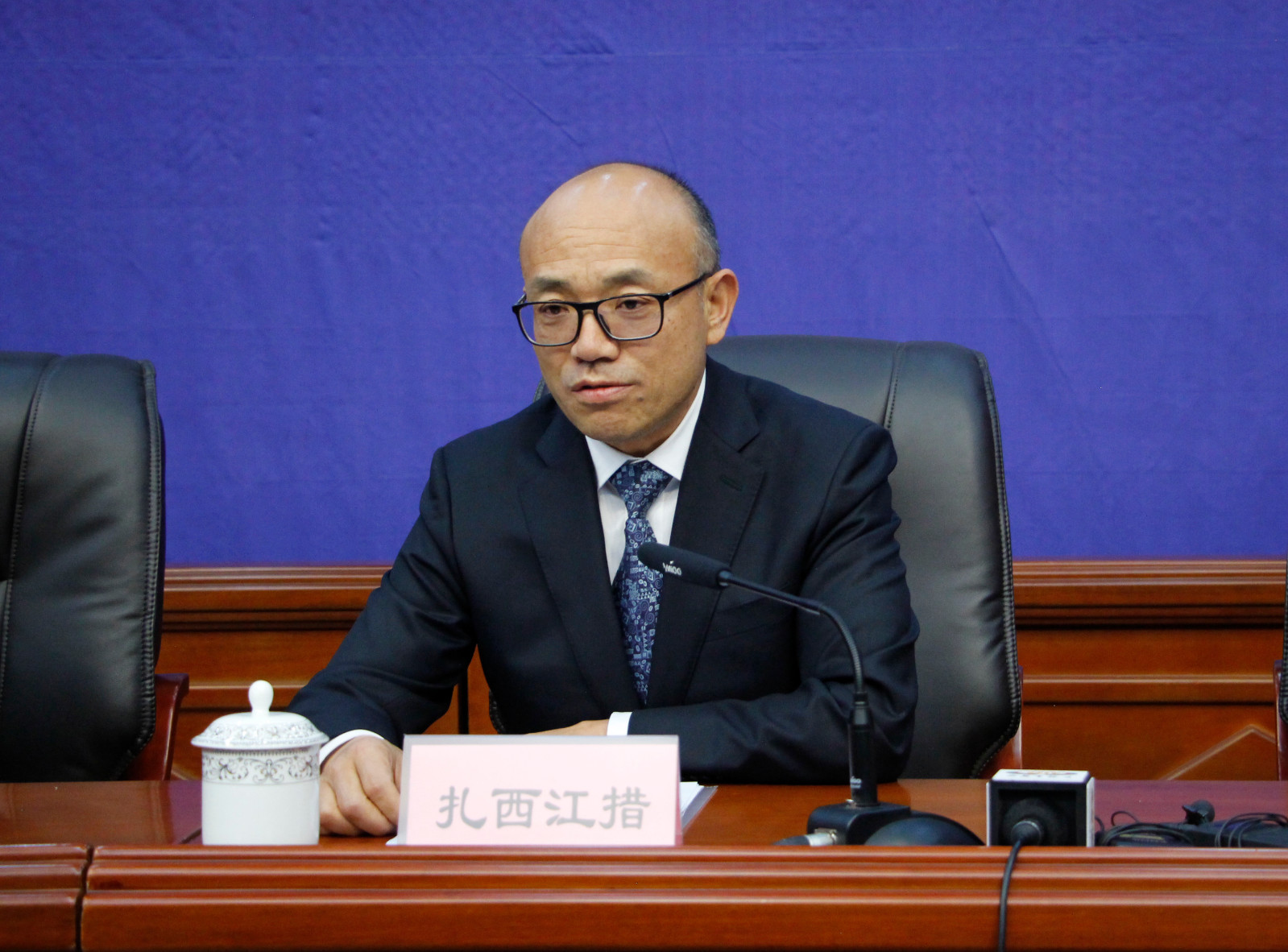新闻发言人：西藏自治区政府副秘书长、区政府新闻发言人 扎西江措.JPG