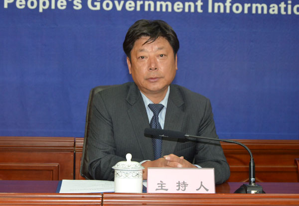 主持人：区党委宣传部巡视员、区政府新闻办主任 晋美旺措.JPG