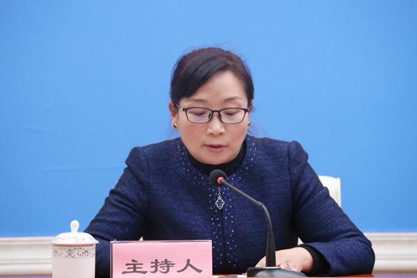 主持人：区党委宣传部副部长、区政府新闻办主任 德吉卓嘎.jpg