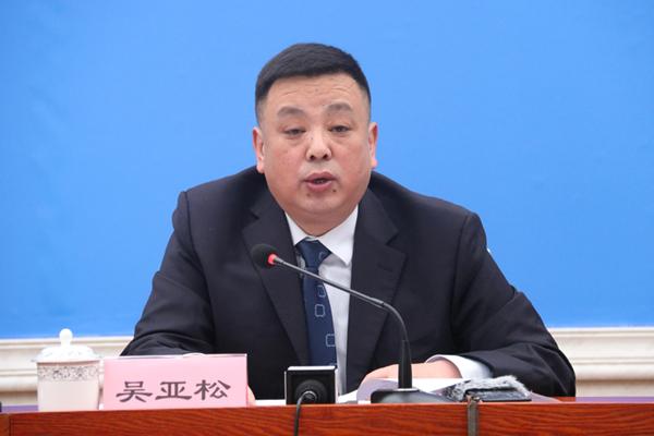 新闻发言人：拉萨市应对新型冠状肺炎疫情工作领导小组副组长、拉萨市委常委、宣传部部长 吴亚松.jpg