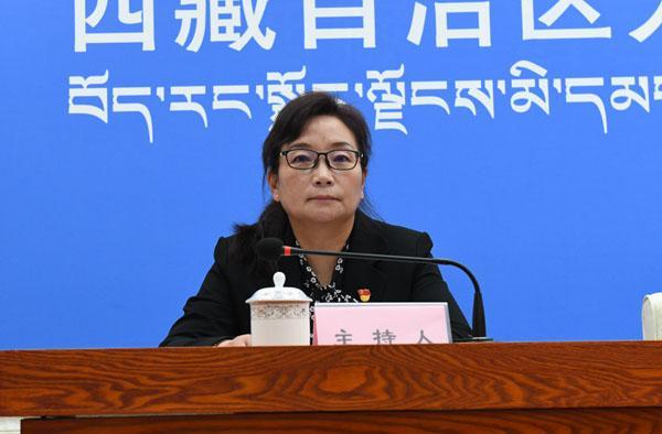 主持人：区党委宣传部副部长、政府新闻办主任 德吉卓嘎.jpg