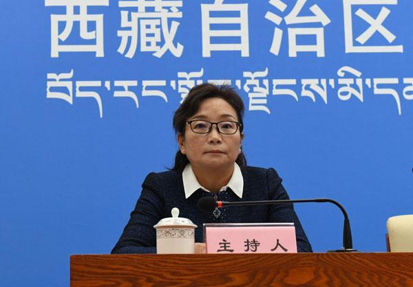 主持人：区党委宣传部副主任、政府新闻办主任 德吉卓嘎.jpg