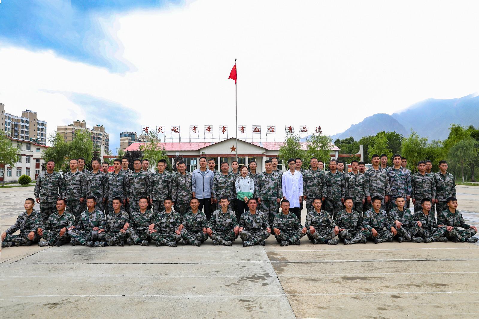 结业骨干与地方老师合影.JPG