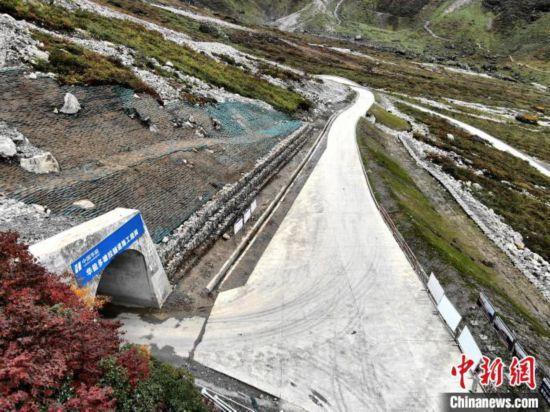 西藏墨脱第二条公路预计明年达到通车条件