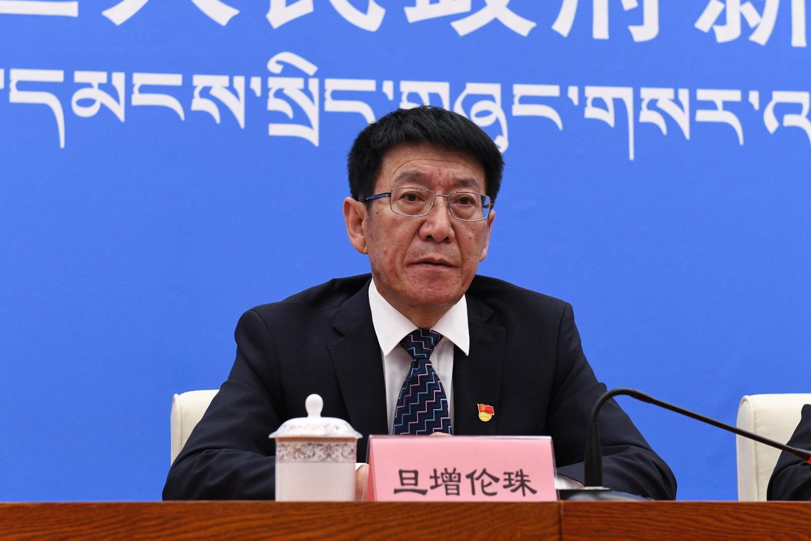 区政府副秘书长、政府新闻发言人 旦增伦珠.JPG