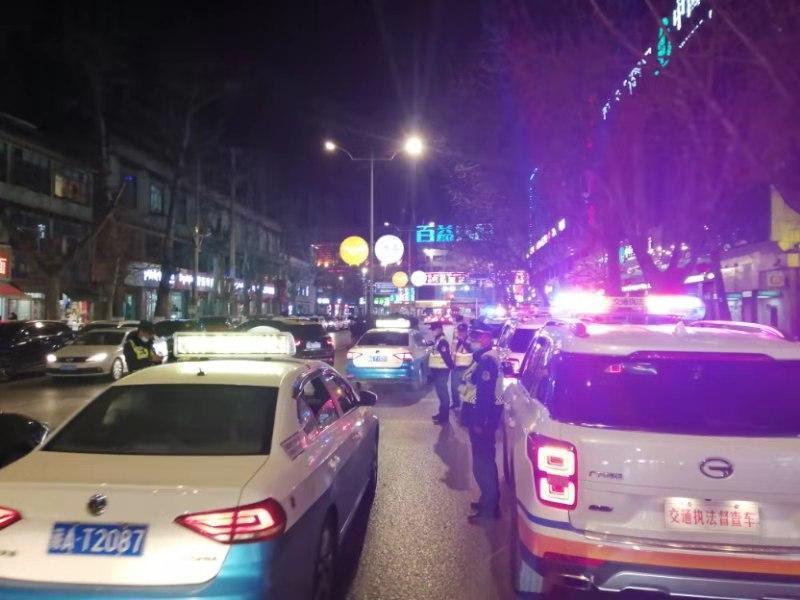 打击“黑车” 执法人员每日上路巡查执法检(228675)-20210308084653.jpg