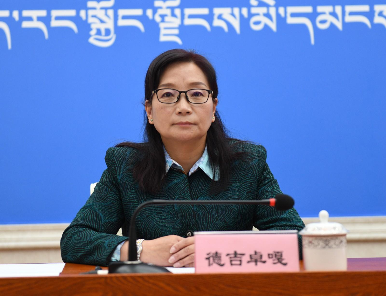 主持人：西藏自治区党委宣传部副部长、政府新闻办主任 德吉卓嘎.JPG