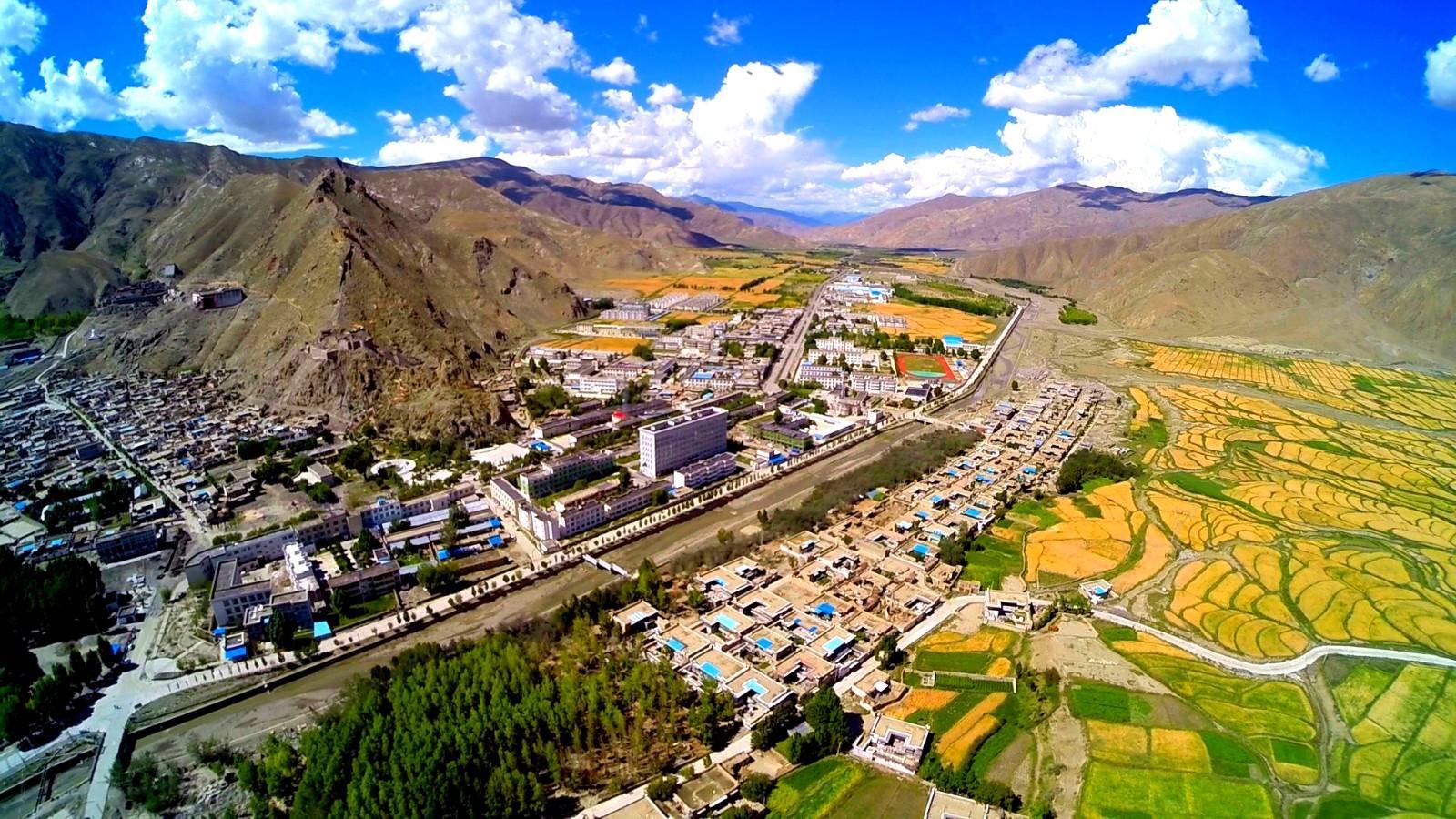 1.琼结县城全景图.jpg