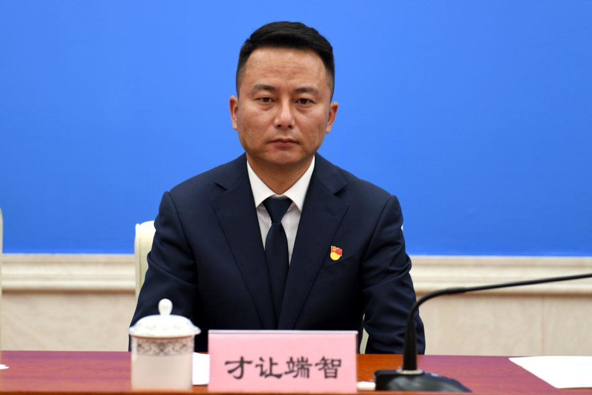 新闻发言人：自治区气象局减灾处处长 才让端智.jpg