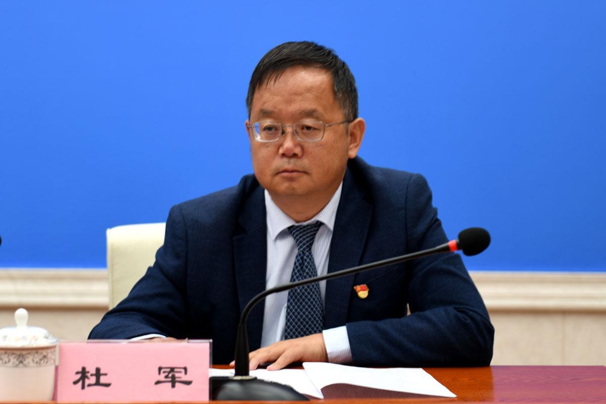 新闻发言人：西藏高原大气环境科学研究所所长 杜军.jpg