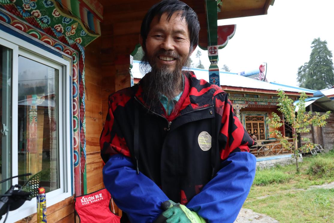 （来自广东佛山的艺术家李先生 央视网记者 王静远 摄）