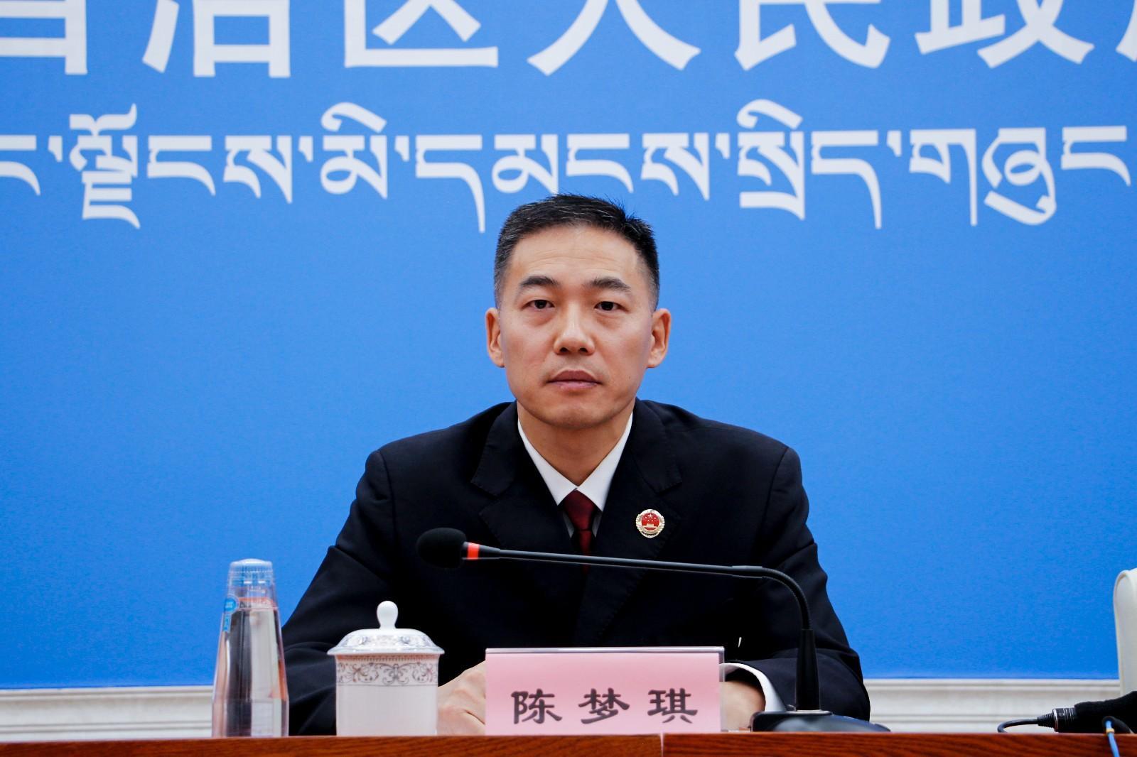 新闻发言人：西藏自治区检察院第一监察部主任、三级高级检察官.JPG