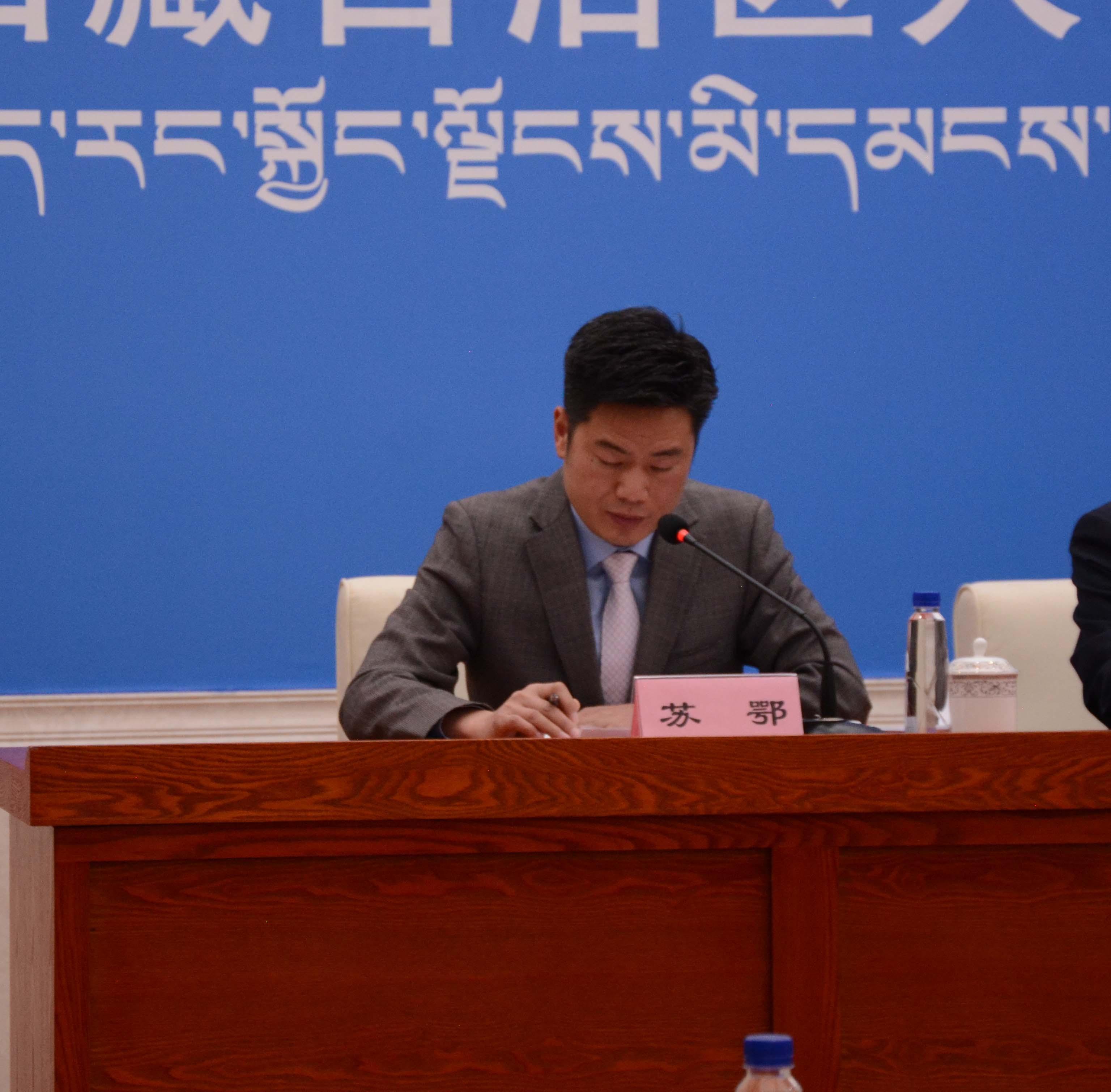 主持人：自治区党委宣传部对外传播处副处长（正处级） 苏鄂.JPG