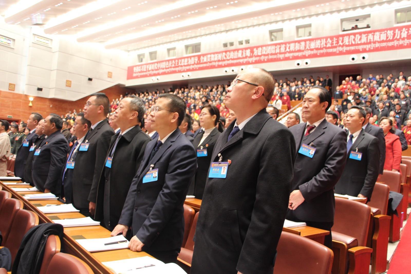 全体参会人员齐唱国歌2.JPG