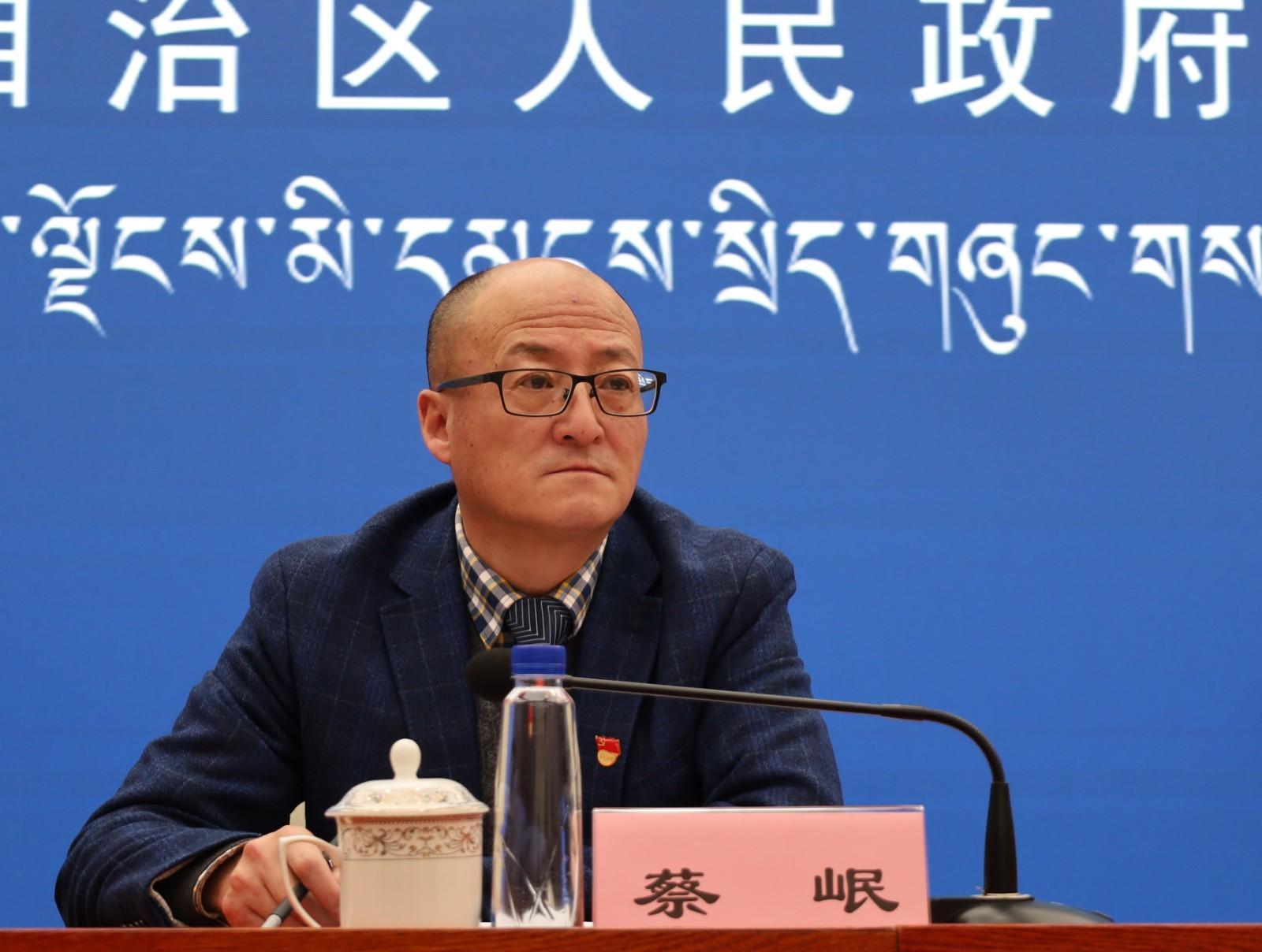 新闻发言人：西藏自治区统计局党组成员、副局长 蔡岷.JPG