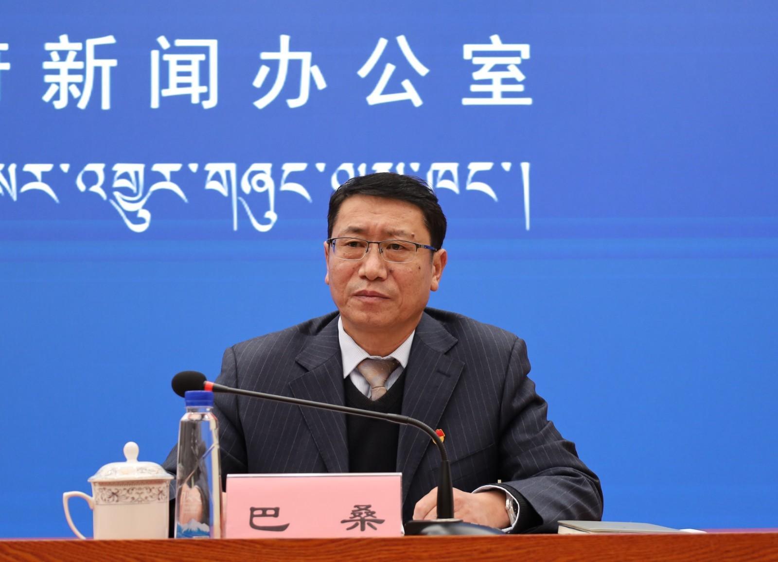 新闻发言人：国家统计局西藏调查总队党组成员、副总队长 巴桑.JPG