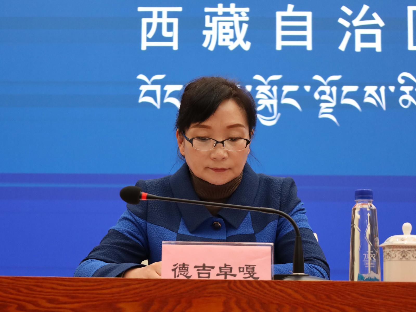 主持人：区党委宣传部副部长、区政府新闻办主任 德吉卓嘎.JPG