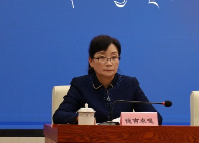 主持人：区党委宣传部副部长、区政府新闻办主任 德吉卓嘎.jpg