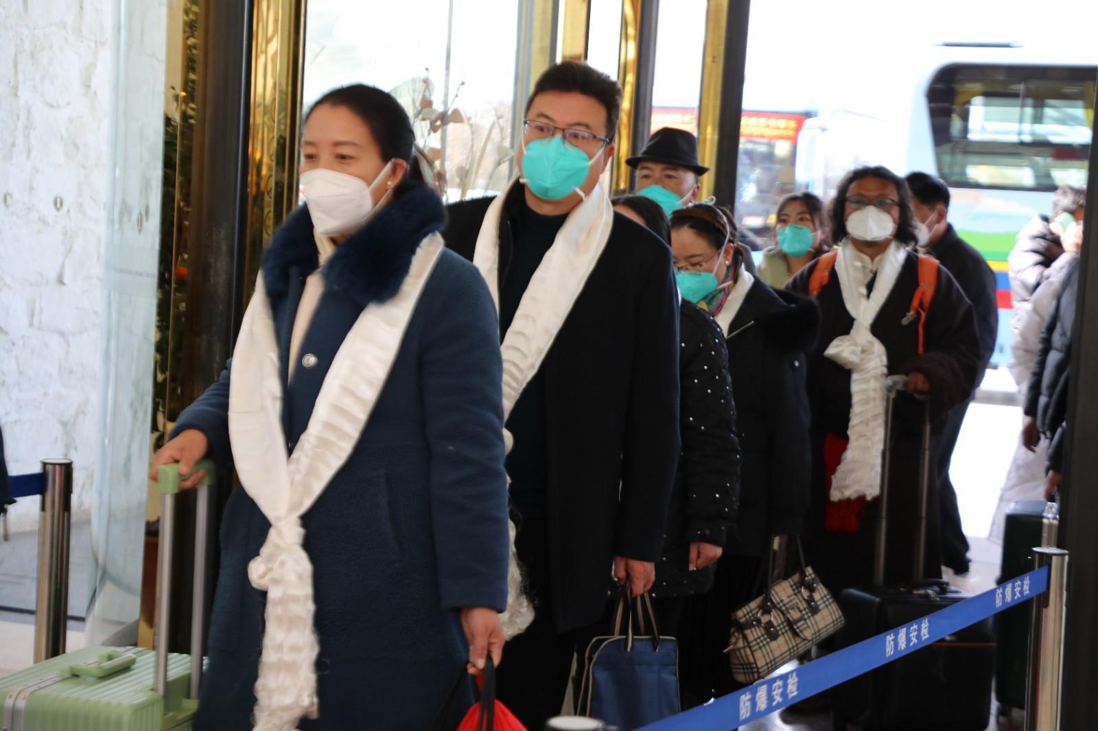 图为日喀则委员抵达驻地.JPG