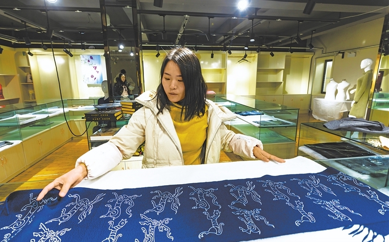 “指环披肩”重现市场