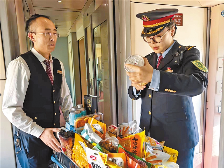 “三色手环”温暖每一段旅程