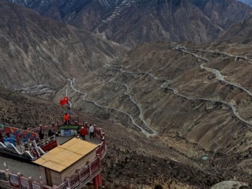 探访川藏线“天路72拐”