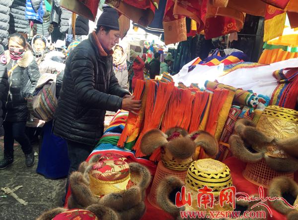 贡嘎县杰德秀镇鲁康商业街上的年味（组图）