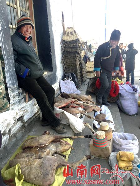 贡嘎县杰德秀镇鲁康商业街上的年味（组图）