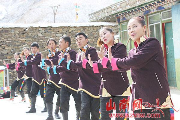 琼结县“多彩文艺活动”获群众点赞