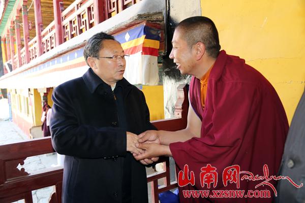 格桑次仁在贡嘎扎囊县检查指导维稳工作