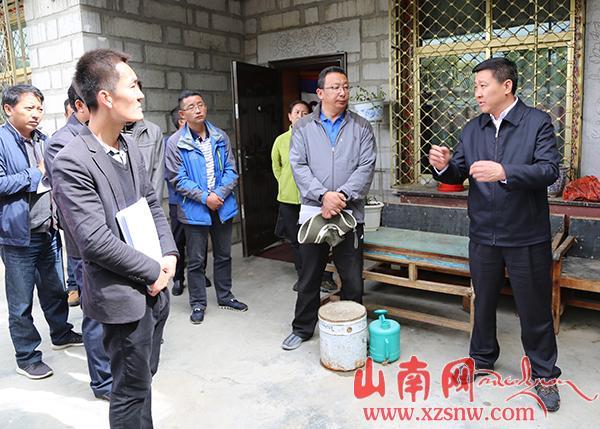 丁哲峰率考察组在曲水县考察交流农村改革工作
