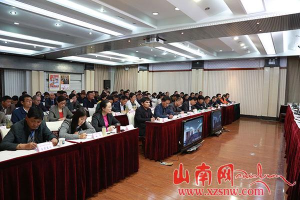 普布顿珠：把脱贫攻坚作为“一把手”工程来抓