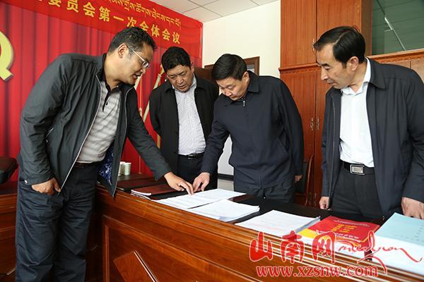 丁哲峰在贡嘎调研党风廉政建设主体责任落实情况