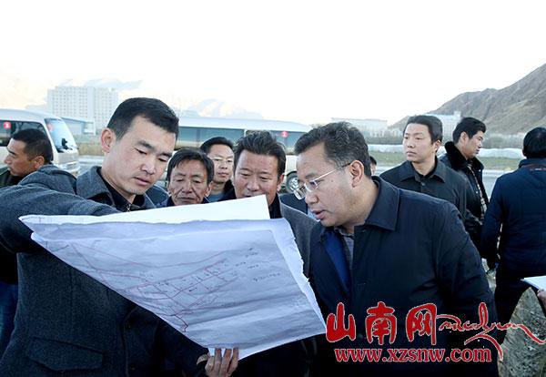 普布顿珠:把扶贫搬迁工程建成幸福工程安康工程