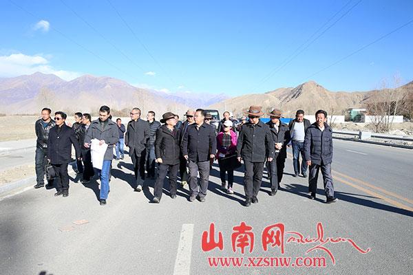 普布顿珠:把扶贫搬迁工程建成幸福工程安康工程