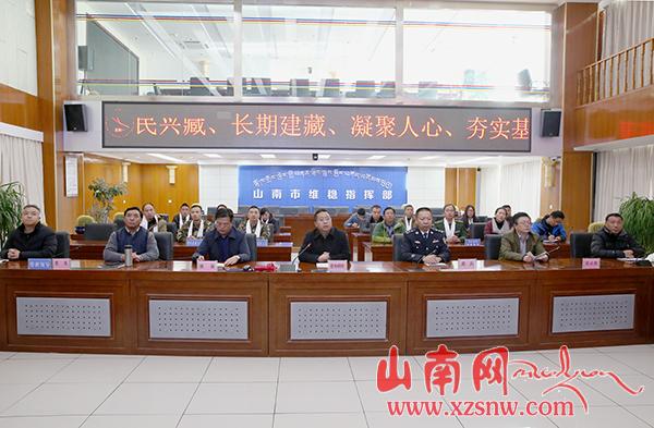 普布顿珠看望慰问公安民警和财税工作人员