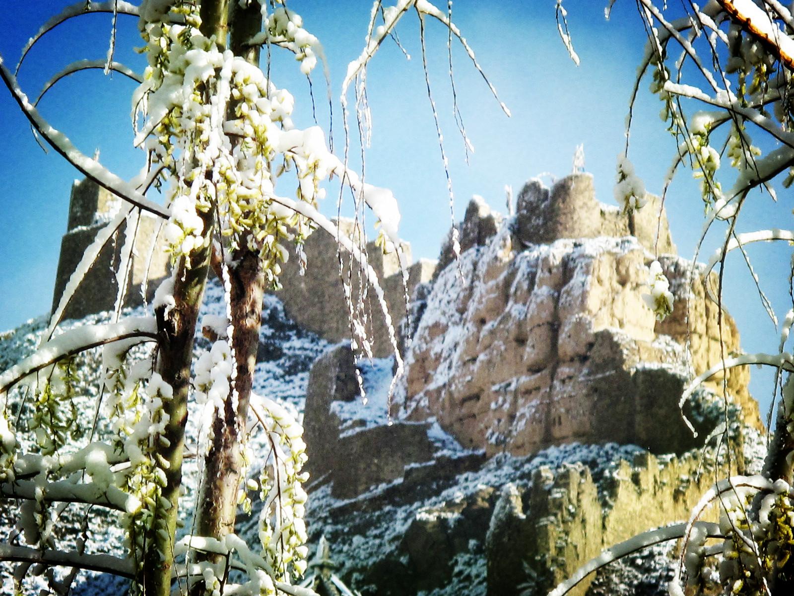 图4为：雪后的琼结青瓦达孜山，美如一幅水墨画。.jpg