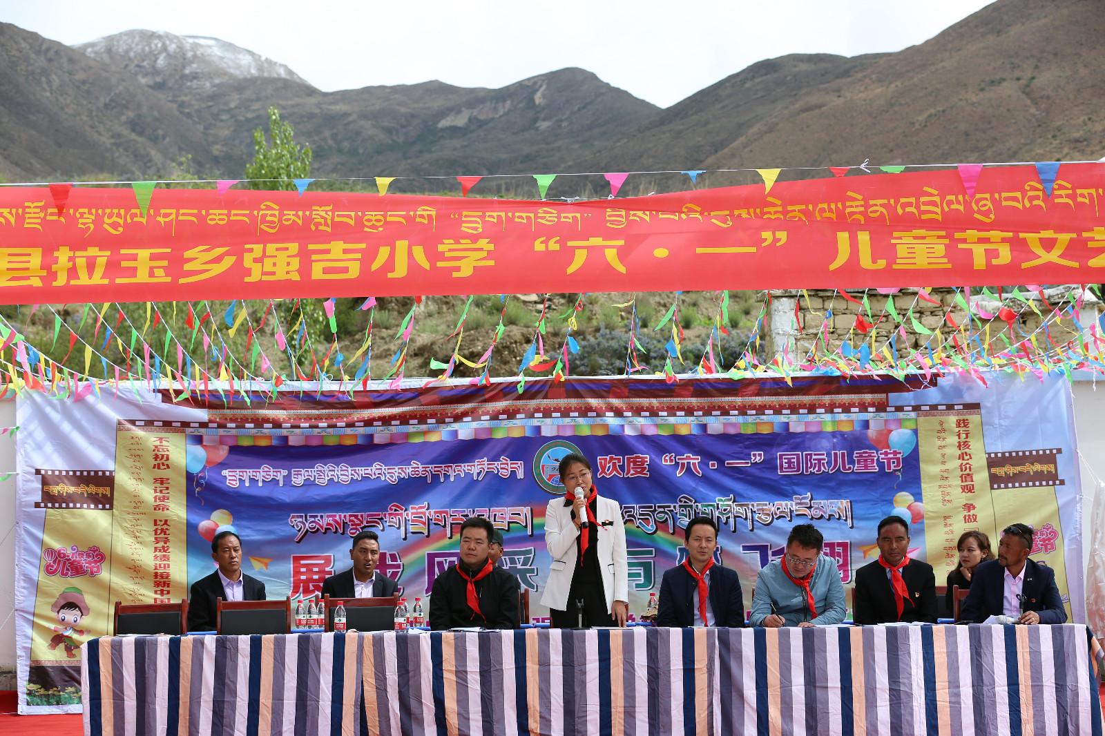 图为：慰问现场。.jpg