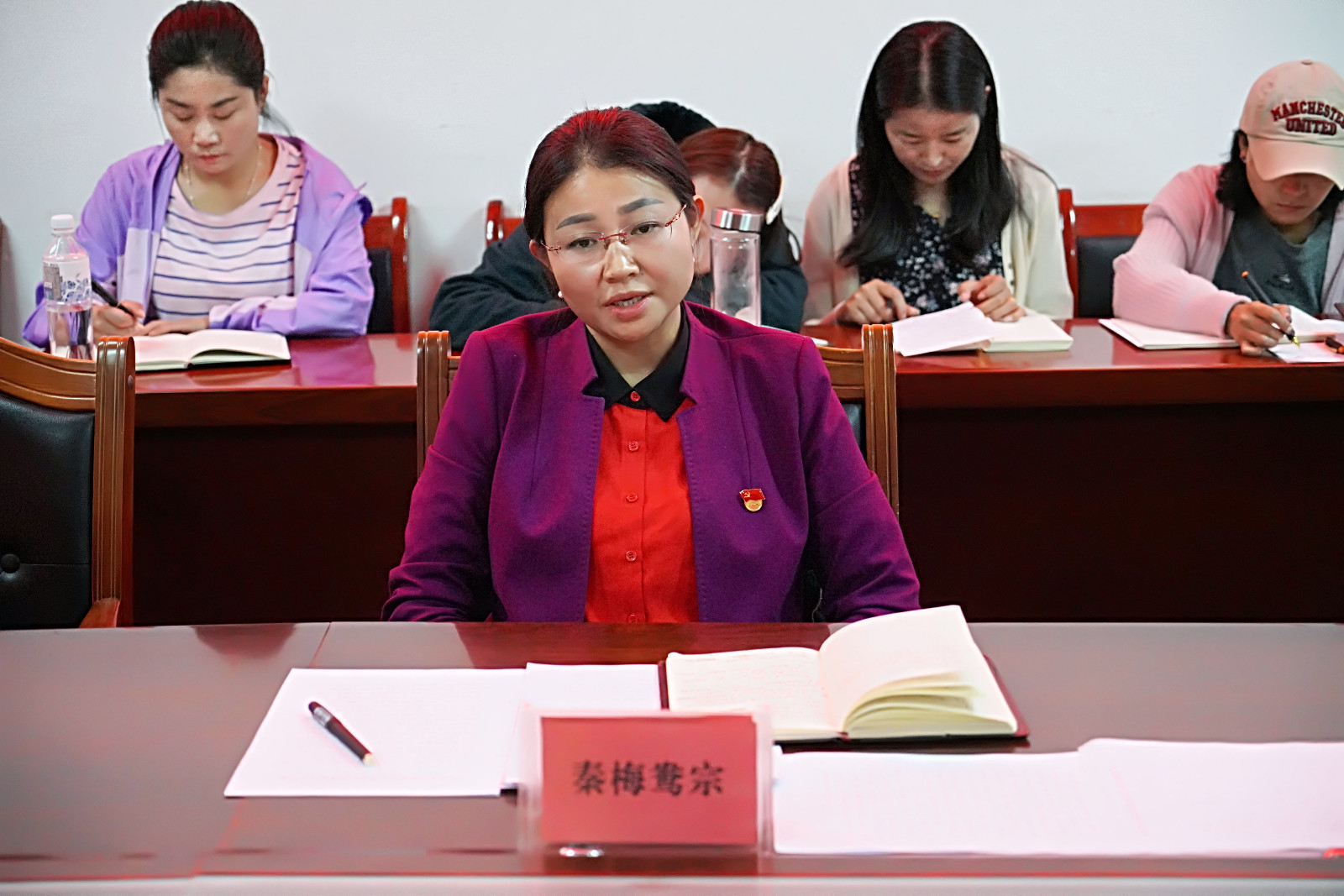 图为：县委副书记、人大常委会主任秦梅鸯宗作重要讲话。.jpg