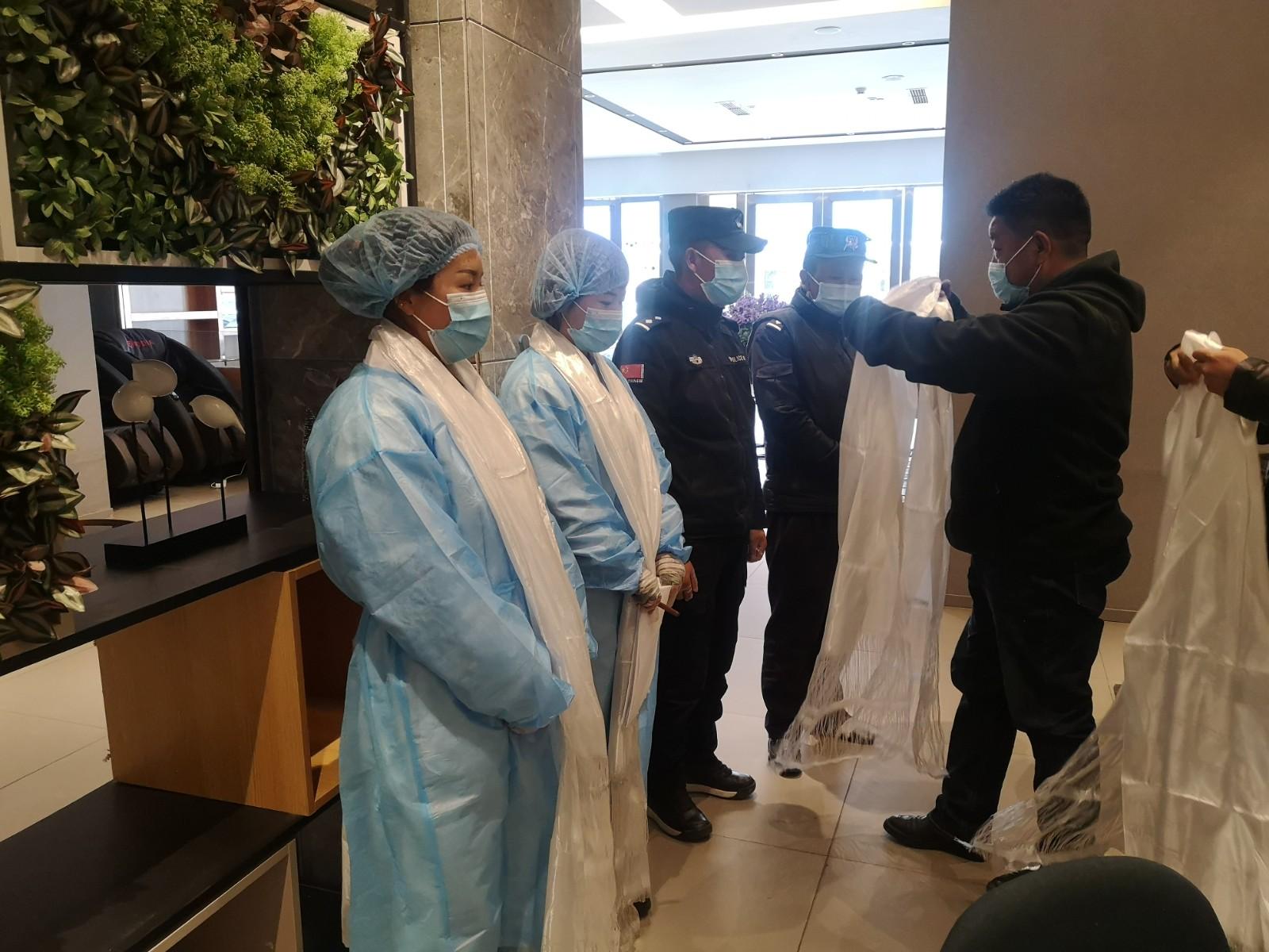 加查县慰问本县驻山南市疫情防控联络员和驻拉萨集中隔离观察点工作专班2.jpg 加查县慰问本县驻山南市疫情防控联络员和驻拉萨集中隔离观察点工作专班2.jpg