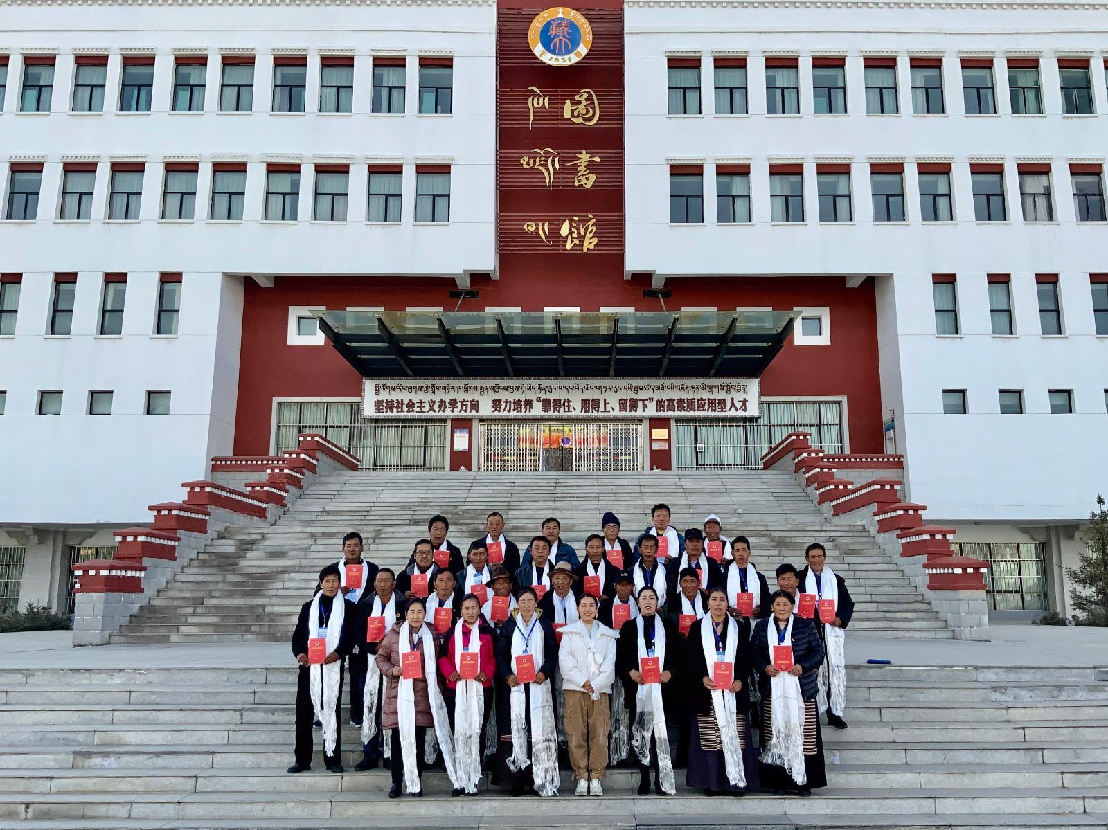 图5为：琼结县组织基层人大代表在西藏大学继续教育学院开展人大业务培训。.jpg