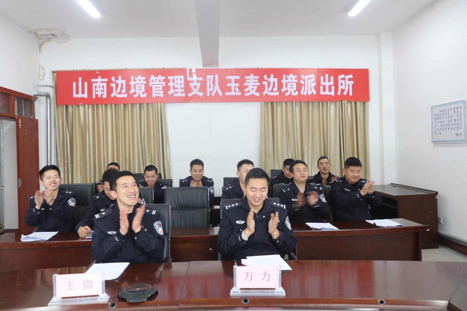 图为玉麦边境派出所解说演讲活动现场 李永明摄.JPG