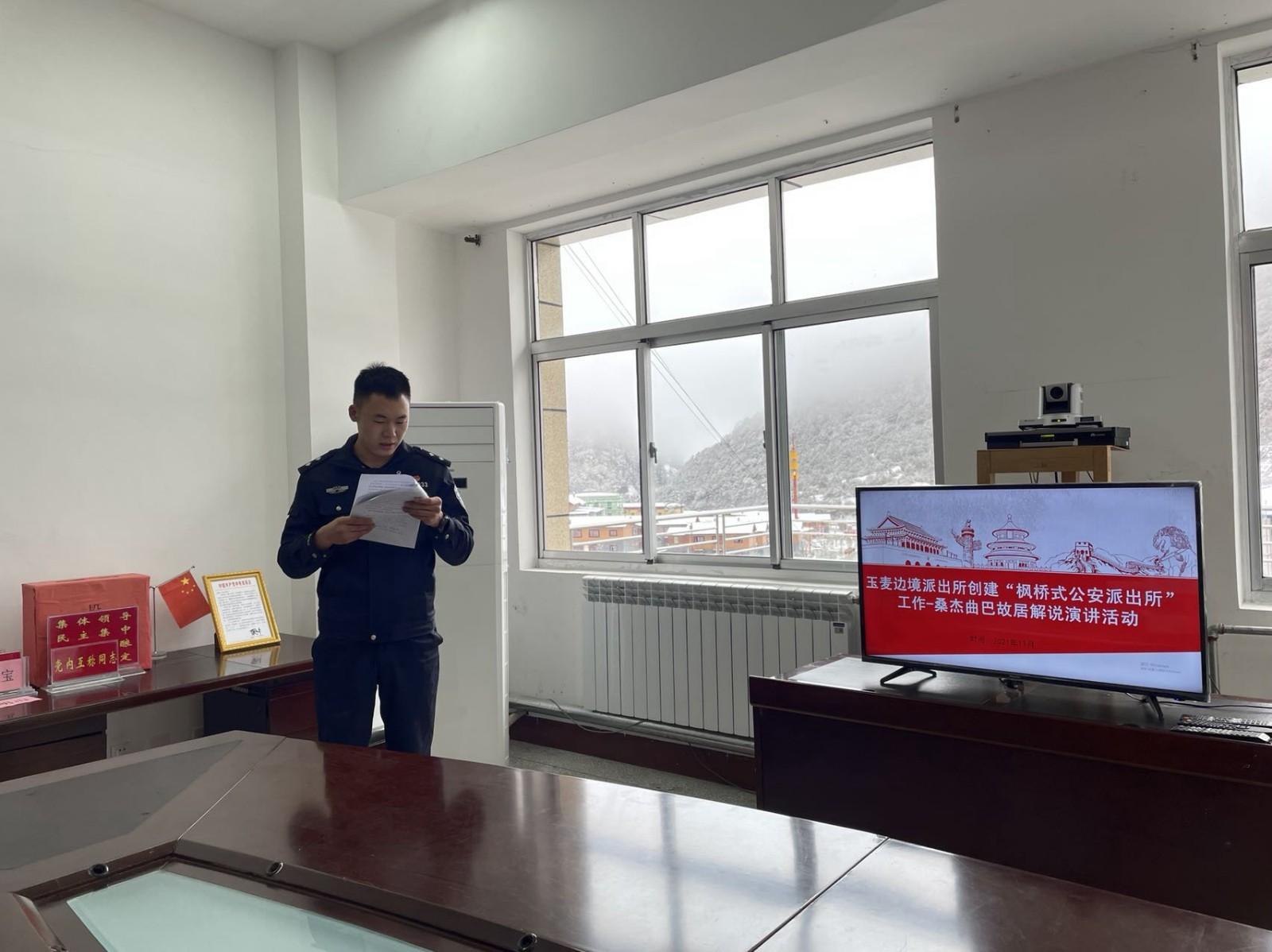 图为参赛选手在进行解说演讲2 李永明摄.jpg