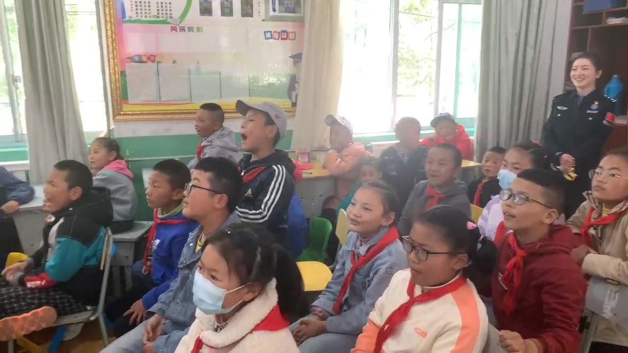 图为民族团结进步授课现场。郭赛赛摄.jpg