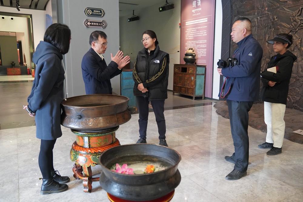 图为调研组在琼结藏王陵博物馆调研。.JPG