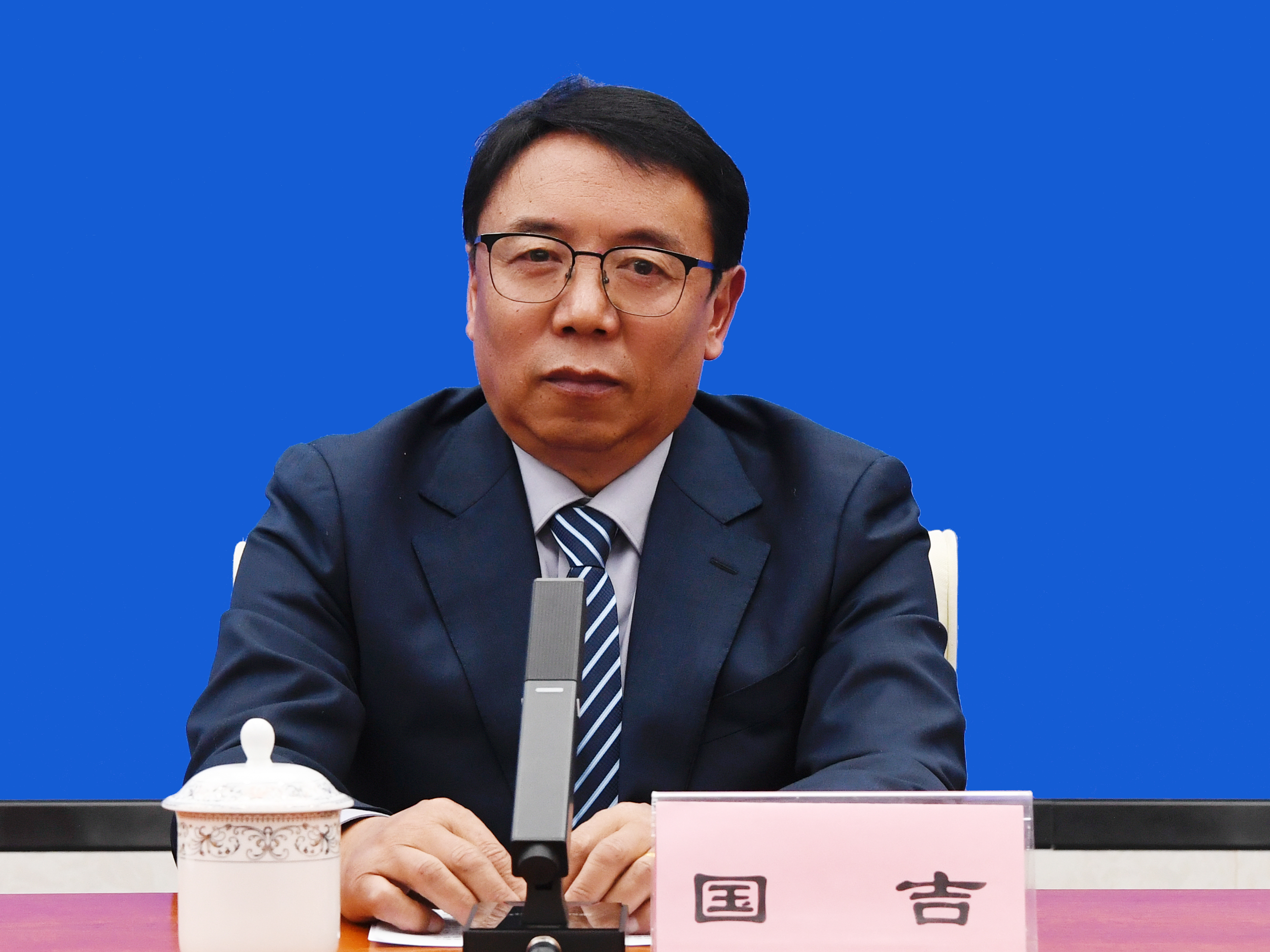 新闻发言人：自治区民政厅党组成员、副主任 国吉.jpg